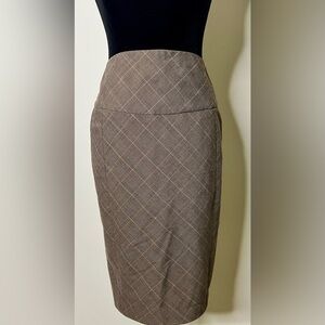 Ye Ye brown plaid pencil skirt. Fully lined. Zipper closure. Size small. EUC
